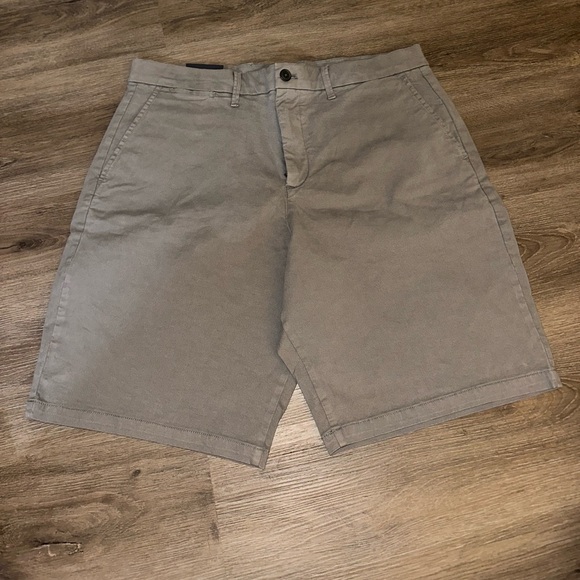 NWT Gap Men’s Shorts - Picture 1 of 3